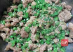 Illustration of how to make pork and kidney bean buns 7