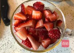 Illustration of how to fish coconut milk and fruit 13