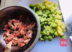 Illustration of how to make mutton noodles 1