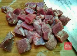 How to make Codonopsis and Astragalus mutton soup Illustration 3