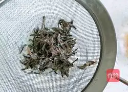 Illustration of how to make pearl milk tea 8