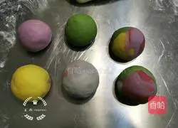 Illustration of how to make spinach, purple sweet potato and pumpkin steamed buns 7