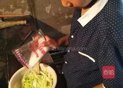 Illustration of how to make cold shredded bamboo shoots 3