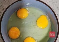 Illustration of how to make leek and egg pot stickers 4