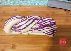 Illustration of how to make purple sweet potato toast 16