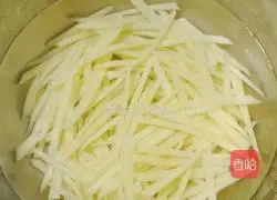 Illustration of how to make potato and mushroom mixed with cheese noodles 1