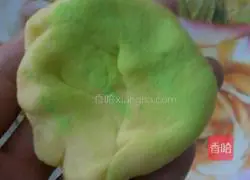 Illustration of how to make small fragrant corn buns 8