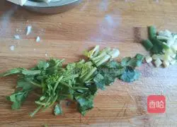 Illustration of how to make tomato, tofu and mushroom soup 4