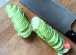 Illustration of how to make cucumber and egg drop soup 2