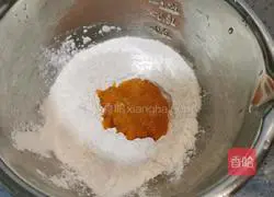 Illustration of how to make pumpkin and blackcurrant blossom steamed buns 3