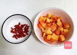 Papaya, Tremella and Lotus Seed Soup Recipe Illustration 3