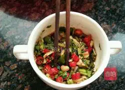 Illustration of how to make cold clam noodles 4