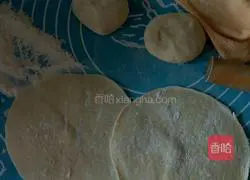 Illustration of how to make cowpea and pork buns 12