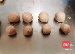 Illustration of how to make black whole wheat steamed buns 5