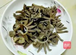 Illustration of how to make fried duck gizzards with sour beans 4