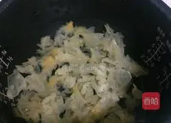 Purple sweet potato and white fungus soup recipe 7