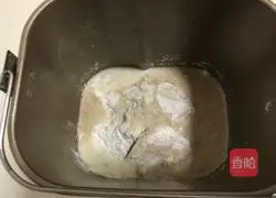 Illustration of how to make mushroom and bean paste buns 1