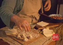 Illustration of how to make chicken soup wontons with a mellow soup base 4