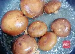 Illustration of how to stew seaweed and three fresh wontons 2