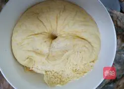 Illustration of how to make pumpkin hot dog rolls 8