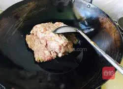 Illustration of how to make big meat dumplings with chives and sprouts 6