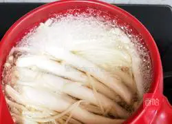 Illustration of how to make mushroom and shrimp soup 12