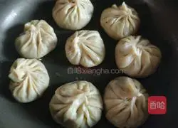 Illustration of making homemade fried dumplings 2