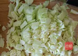 Illustration of how to make cabbage, egg and vermicelli stuffed buns 7