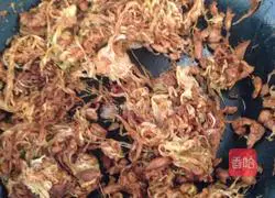 Illustration of how to stir-fry sauerkraut 6