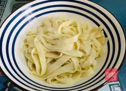 Illustration of how to make assorted noodles 16