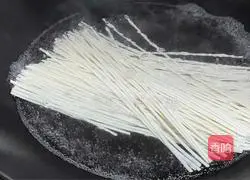 Illustration of how to make peanut noodles 1