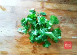 Illustration of how to make oyster locust shredded radish soup 6