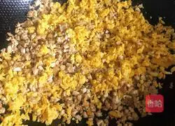 Illustration of how to make shepherd's purse vegetarian dumplings 7