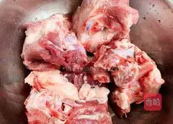 Illustration of how to make Poria Pork Bone and Dampness Removing Soup 1