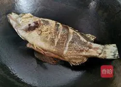 Illustration of how to make wind goose and mandarin fish soup 3