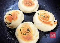 Illustration of how to make scallion hand-pulled pancakes (lard yeast version) 14