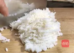 Illustration of how to make rice dumplings 1