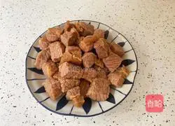 Illustration of how to make beef brisket and potatoes stewed with tomatoes 4