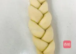 Illustration of how to make steamed bread (three braids and three buttons) 8