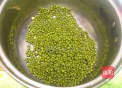 Illustration of how to make kelp and mung bean syrup 3