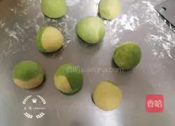 Illustration of how to make spinach and pumpkin marble steamed buns 8