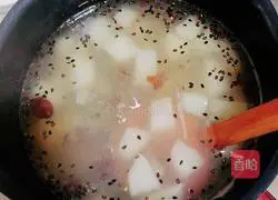 Cranberry, Sydney, Lily and Lotus Root Soup | Illustration of how to moisten the lungs and relieve cough 11