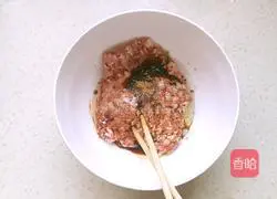 Illustration of how to make pork and lotus root buns 2