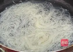 Illustration of how to make curry noodles 7