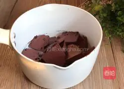 Illustration of how to make tomato and pork blood and meat skin soup 3