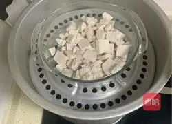 Illustration of how to cook taro soup with coconut milk and gordon seeds 1