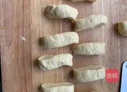 Illustration of how to make twist 11