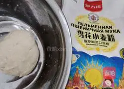 Illustration of how to make pork and leek dumplings 5