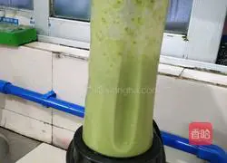 Illustration of how to make Chinese Valentine's Day dinner (celery) 4