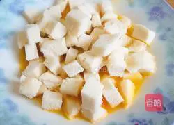 Illustration of how to make fried diced steamed buns 8